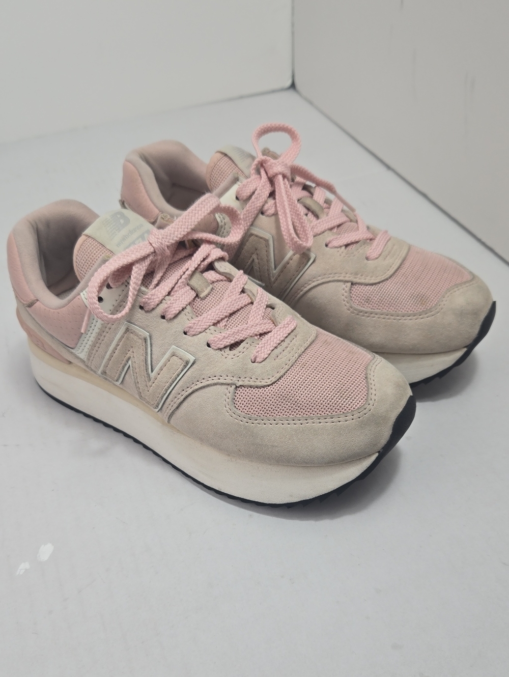 New Balance 574 Platform  Grey / Pink Women's Sz 9.5 Suede Leather Athletic Gym